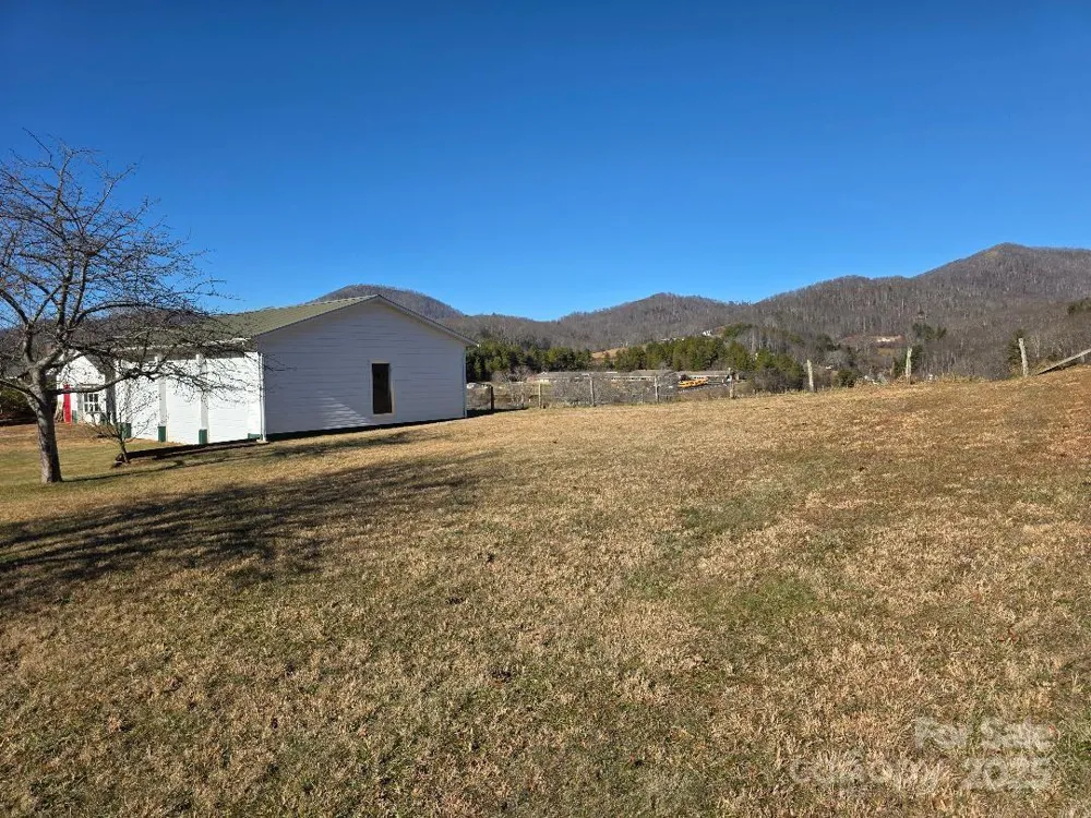 1375 E US Highway 19E Highway Burnsville, NC 28714