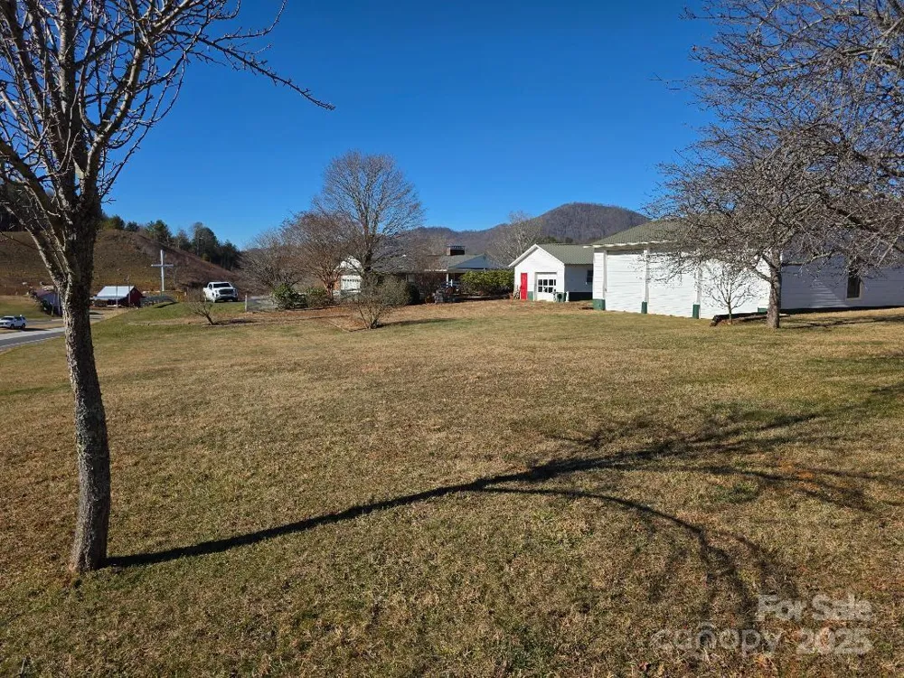 1375 E US Highway 19E Highway Burnsville, NC 28714