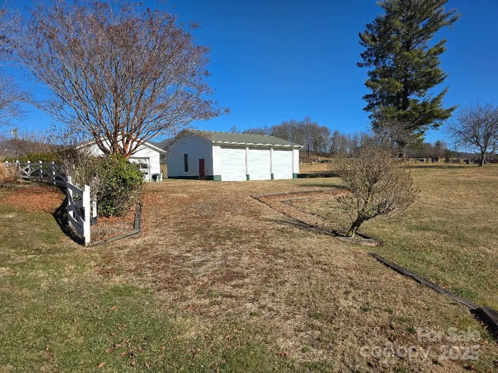 1375 E US Highway 19E Highway Burnsville, NC 28714