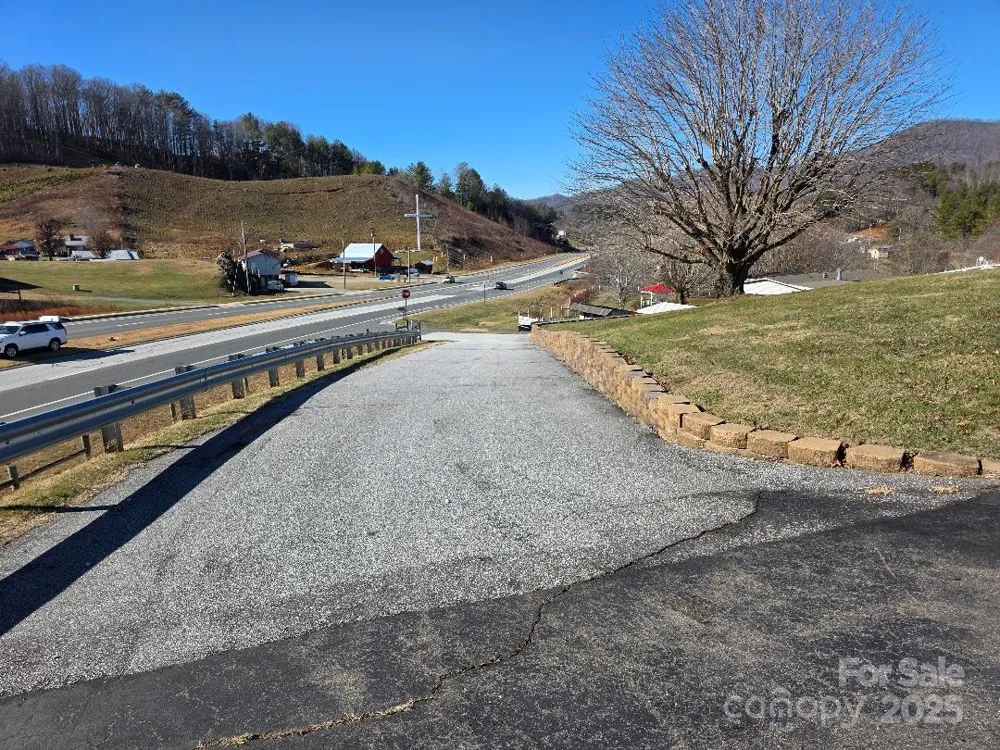1375 E US Highway 19E Highway Burnsville, NC 28714