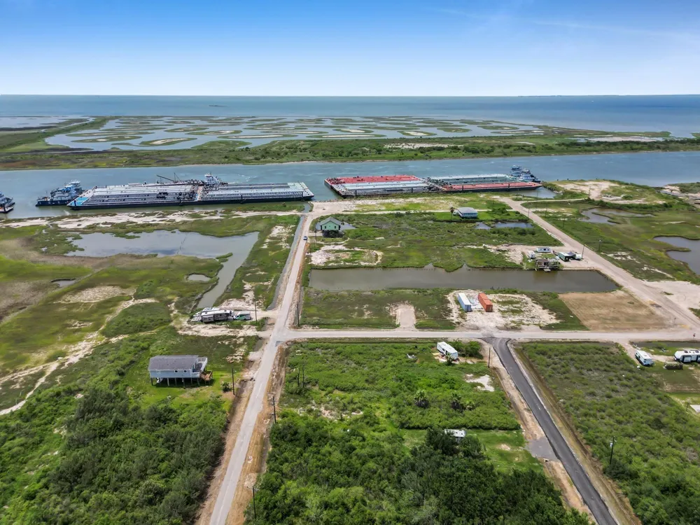 3307 Sailfish Port Bolivar, TX 77650