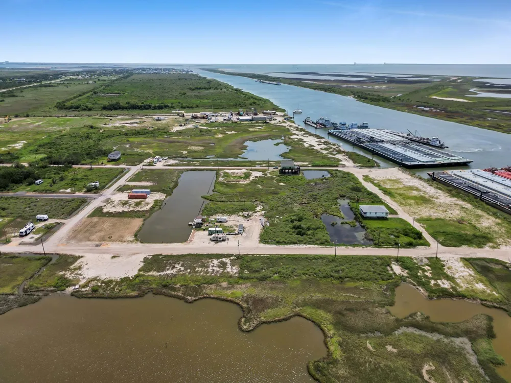3307 Sailfish Port Bolivar, TX 77650