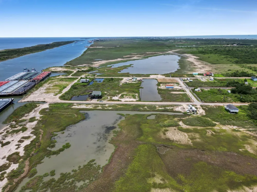 3307 Sailfish Port Bolivar, TX 77650