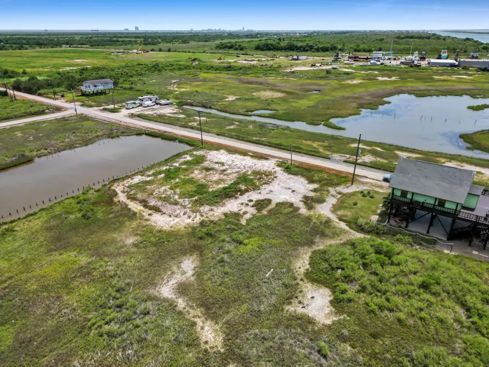 3307 Sailfish Port Bolivar, TX 77650