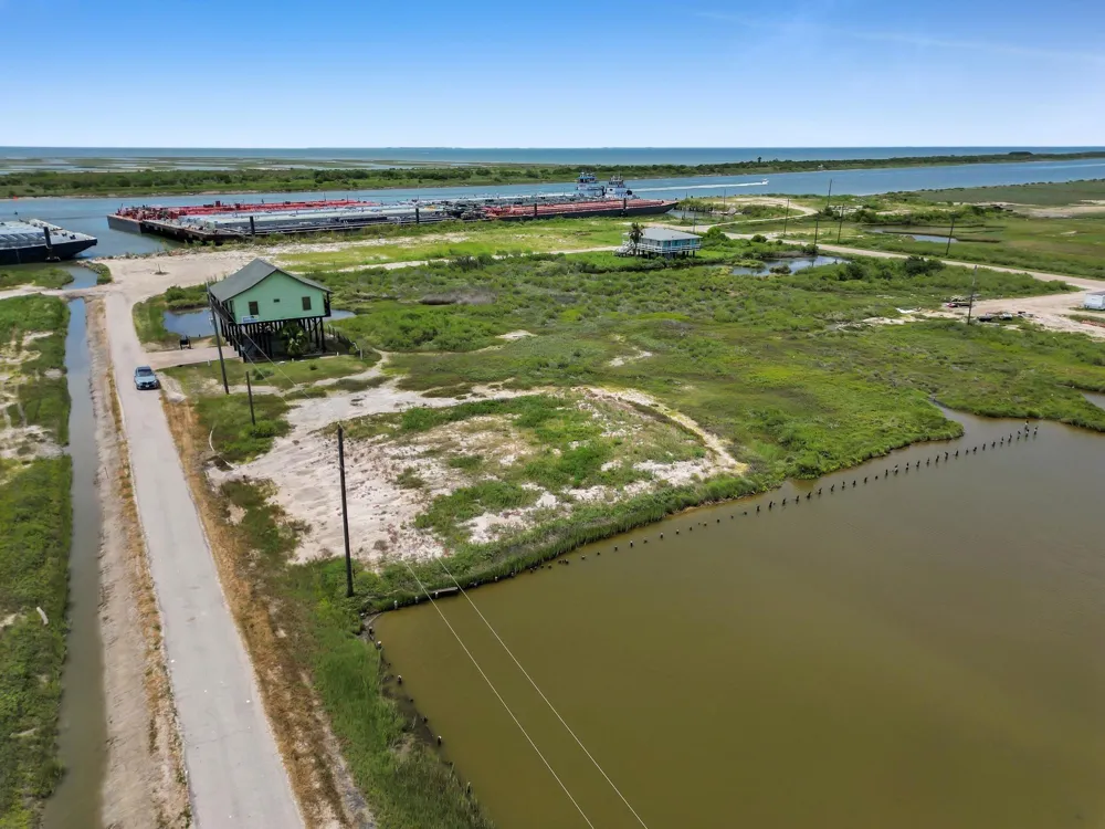 3307 Sailfish Port Bolivar, TX 77650