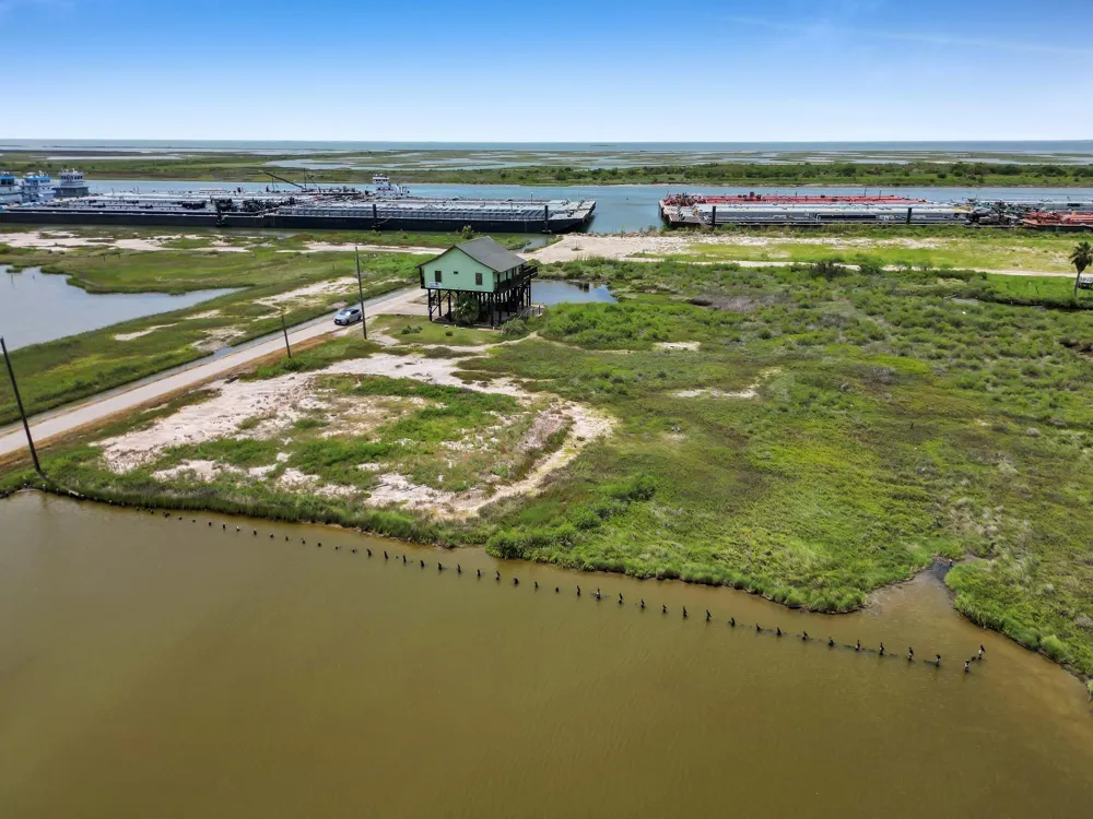 3307 Sailfish Port Bolivar, TX 77650