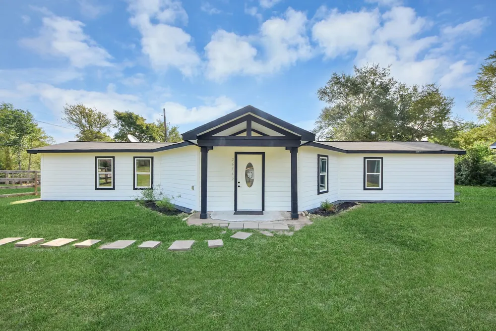 26562 Armadillo Drive Hempstead, TX 77445