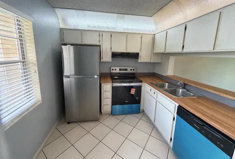 3652 UNIVERSITY DRIVE #C-3