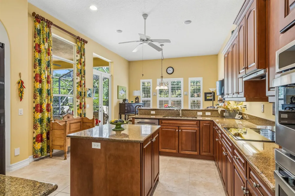 1065 RIVER WIND CIRCLE Vero Beach, FL 32967