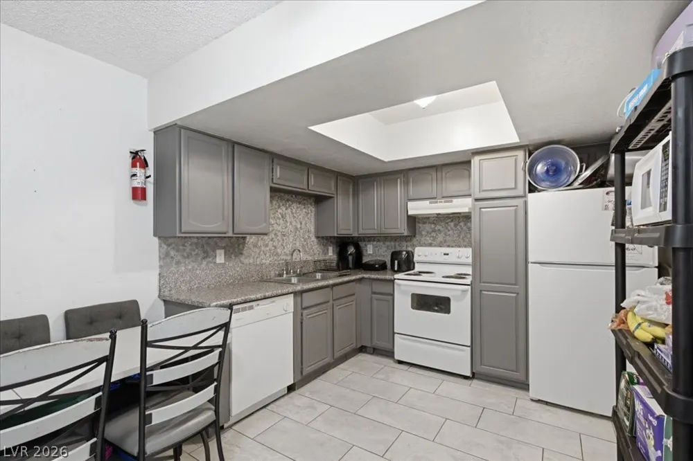 6148 Camino De Rosa Drive Las Vegas, NV 89108