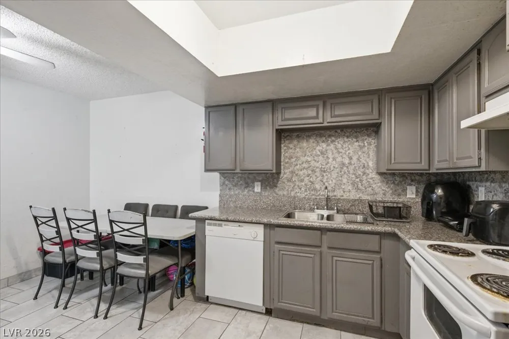 6148 Camino De Rosa Drive Las Vegas, NV 89108