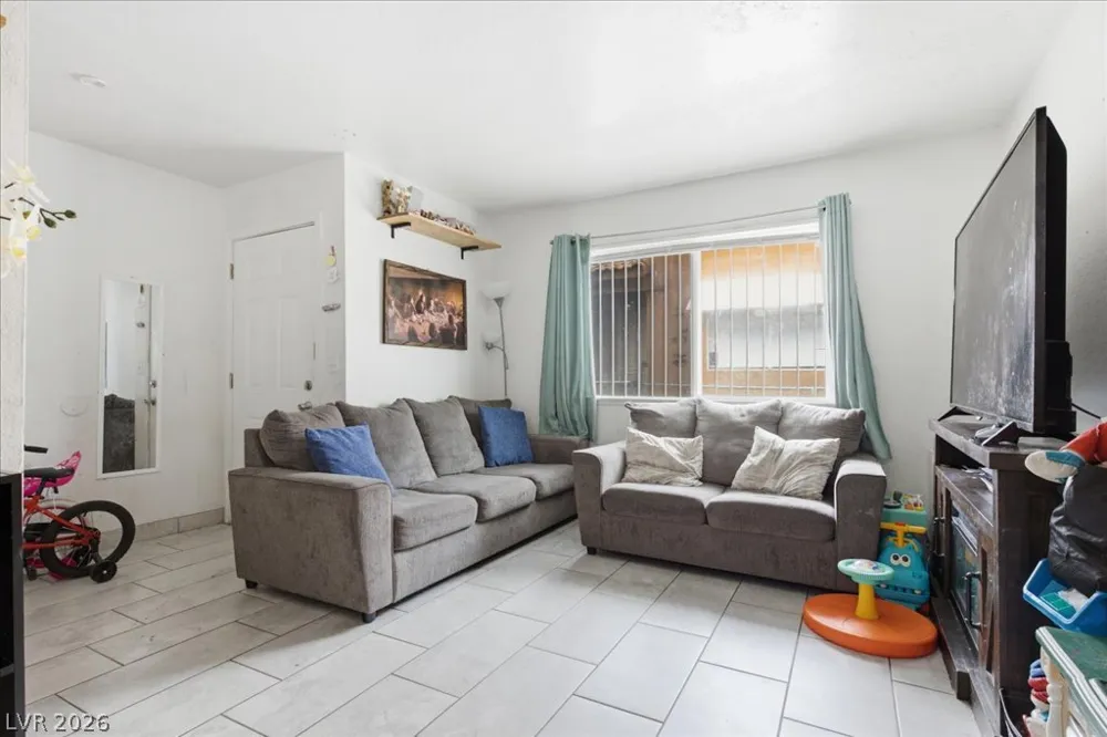 6148 Camino De Rosa Drive Las Vegas, NV 89108