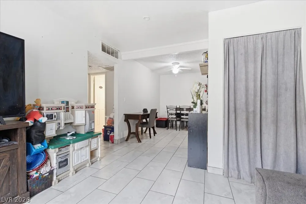 6148 Camino De Rosa Drive Las Vegas, NV 89108