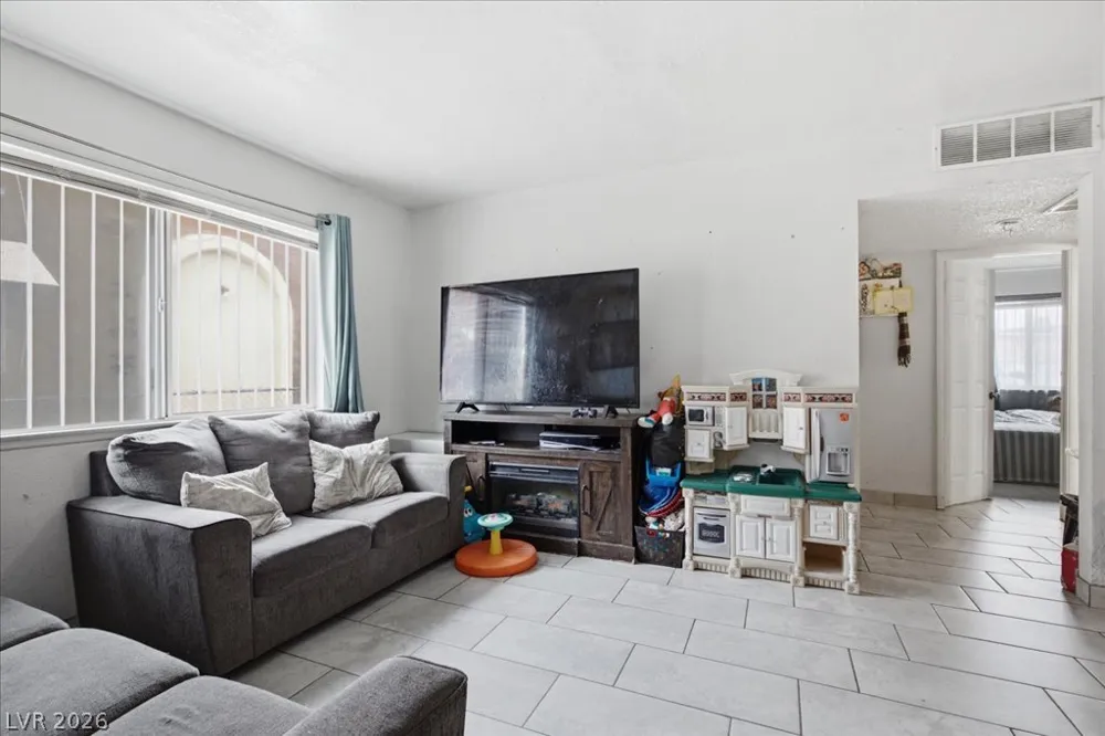 6148 Camino De Rosa Drive Las Vegas, NV 89108