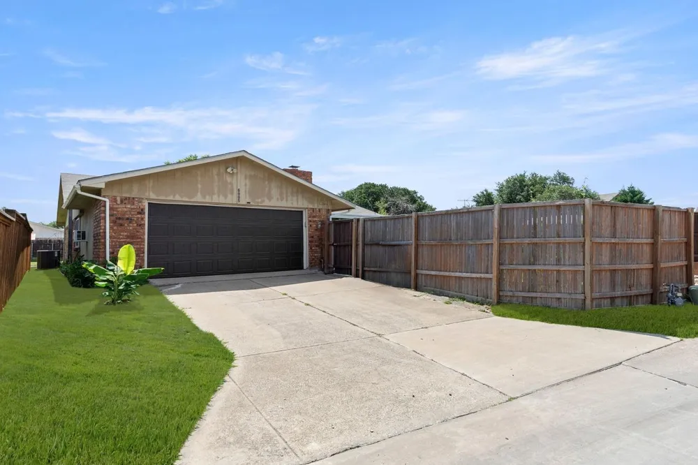 6005 Blair Oaks Drive The Colony, TX 75056