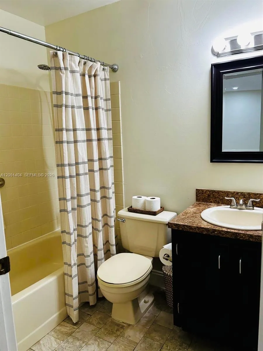 6524 NW 188th Ln Hialeah, FL 33015