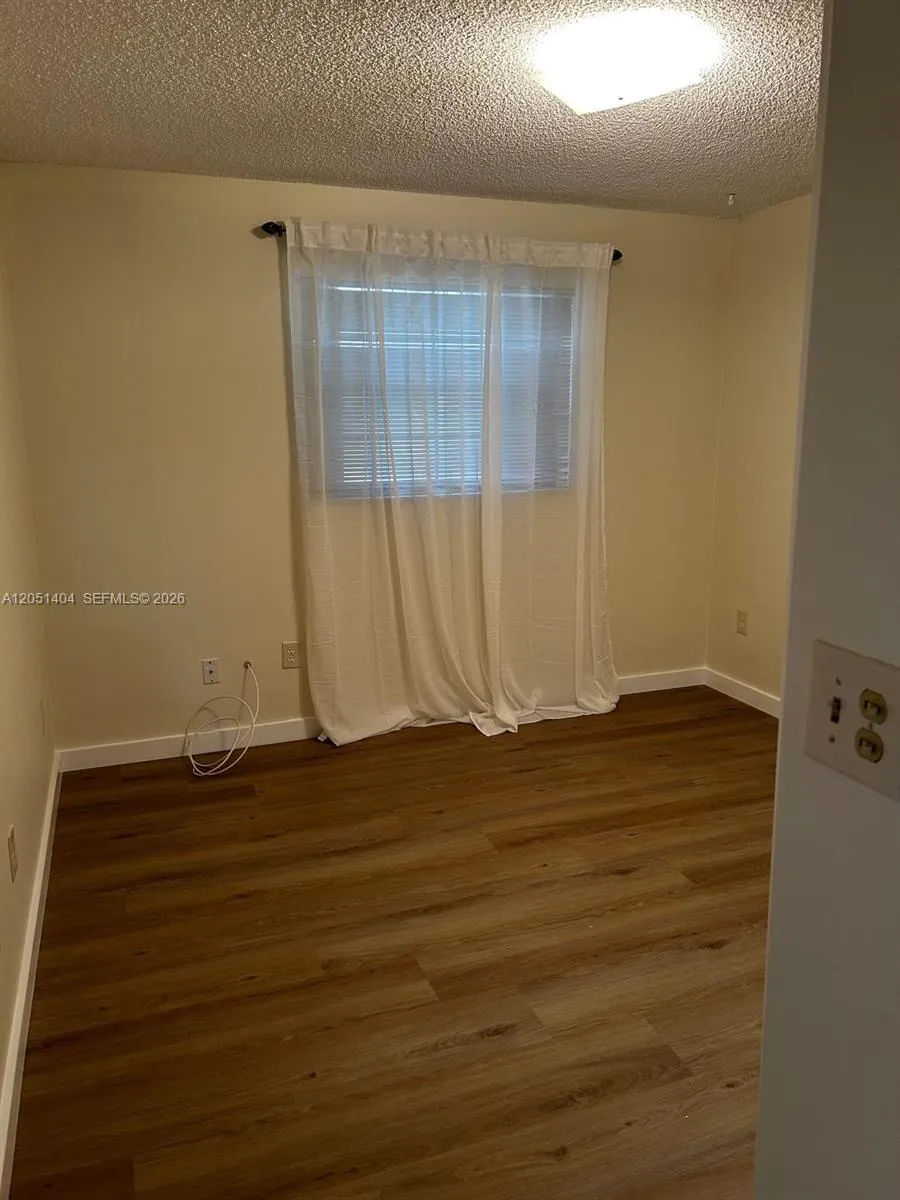6524 NW 188th Ln Hialeah, FL 33015