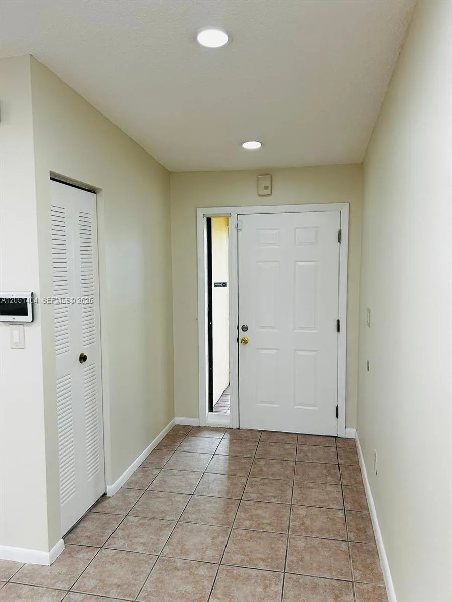 6524 NW 188th Ln Hialeah, FL 33015