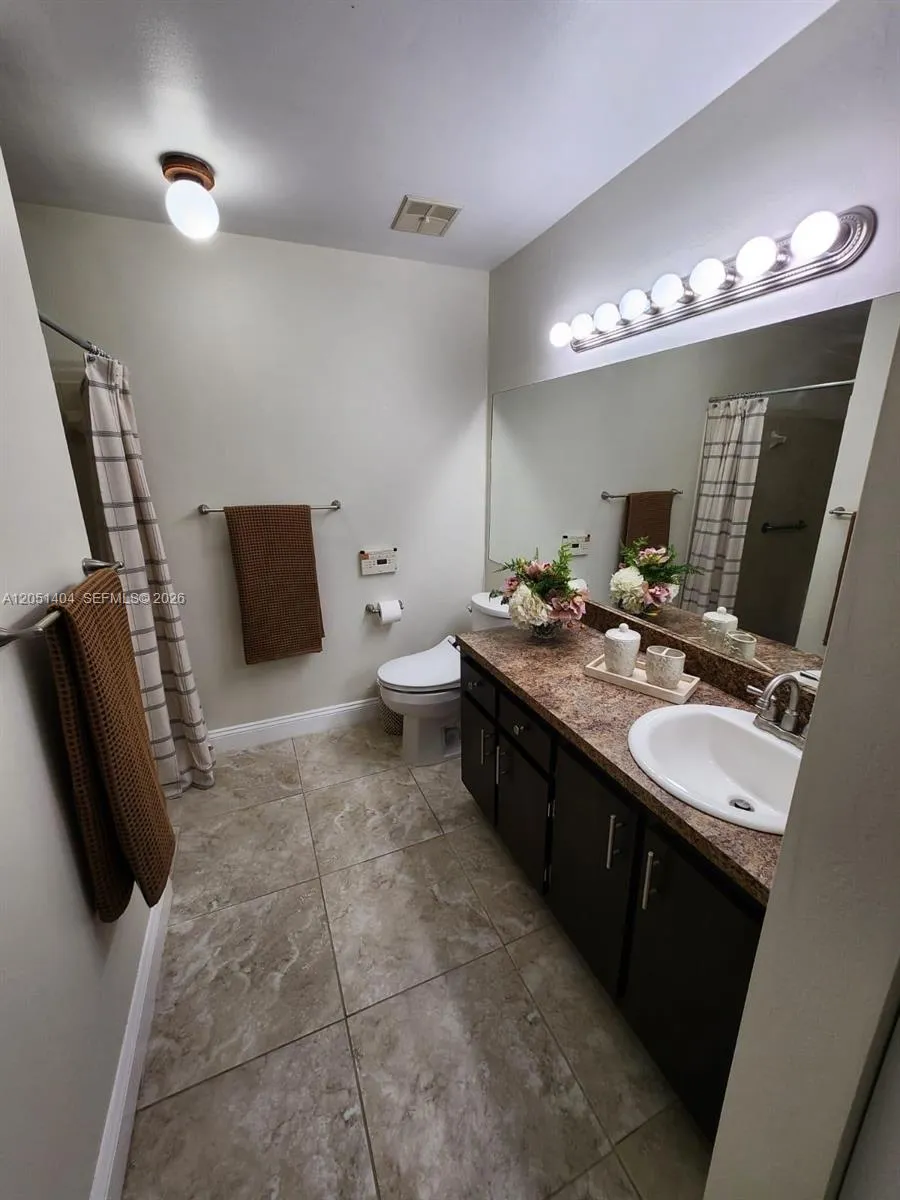 6524 NW 188th Ln Hialeah, FL 33015