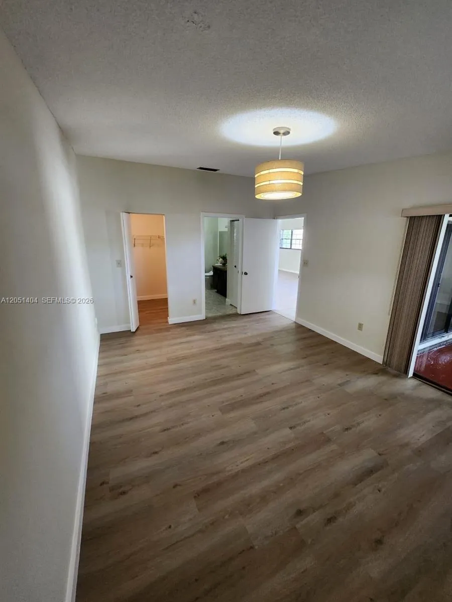 6524 NW 188th Ln Hialeah, FL 33015