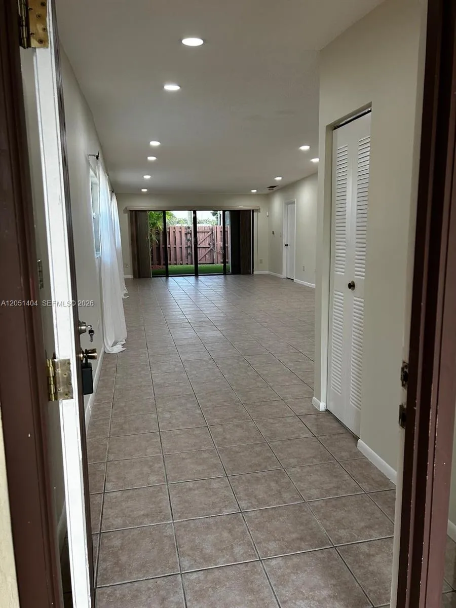 6524 NW 188th Ln Hialeah, FL 33015