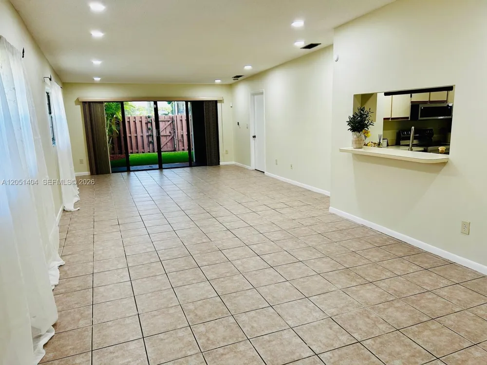 6524 NW 188th Ln Hialeah, FL 33015