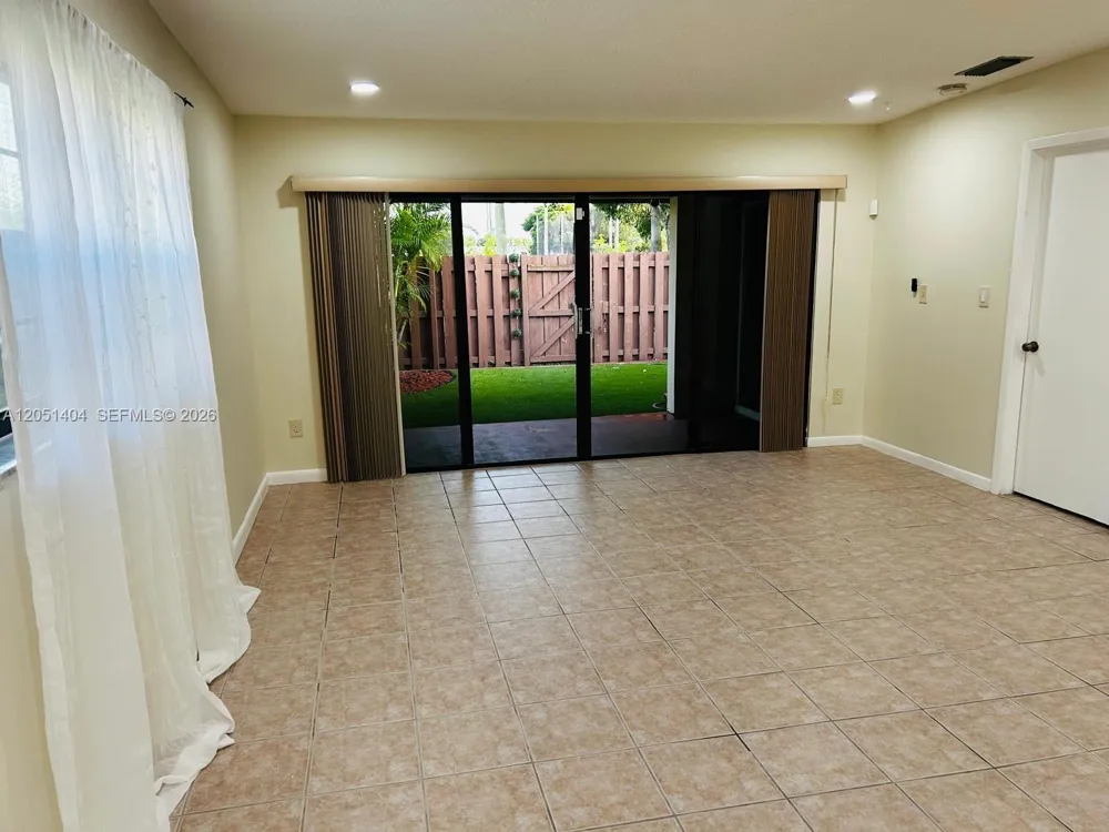6524 NW 188th Ln Hialeah, FL 33015