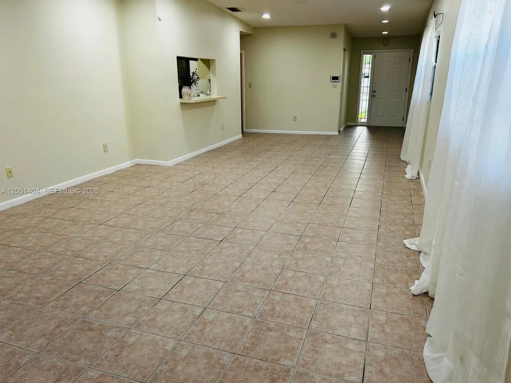6524 NW 188th Ln Hialeah, FL 33015