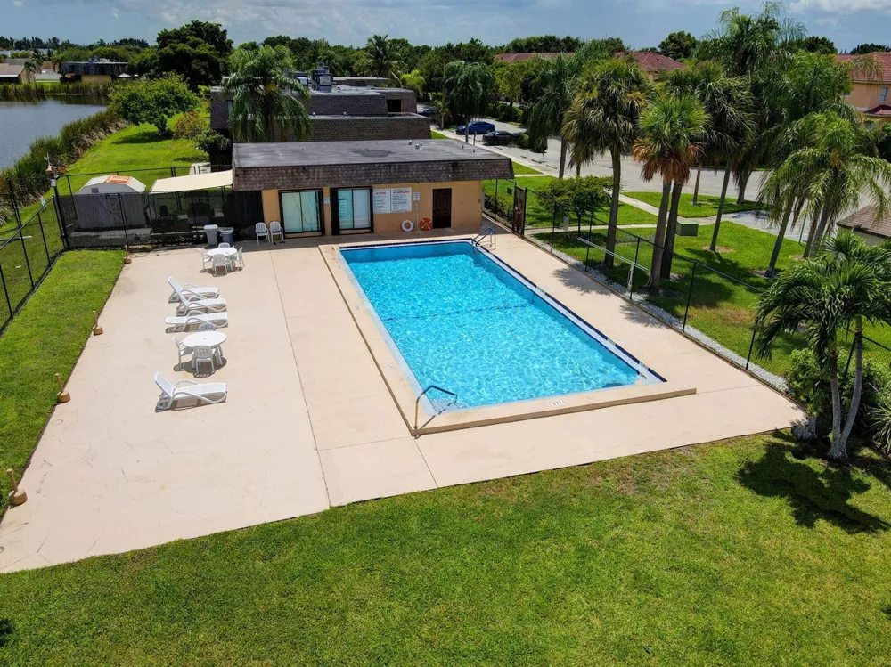 1201 WATERVIEW CIRCLE #12a Palm Springs, FL 33461