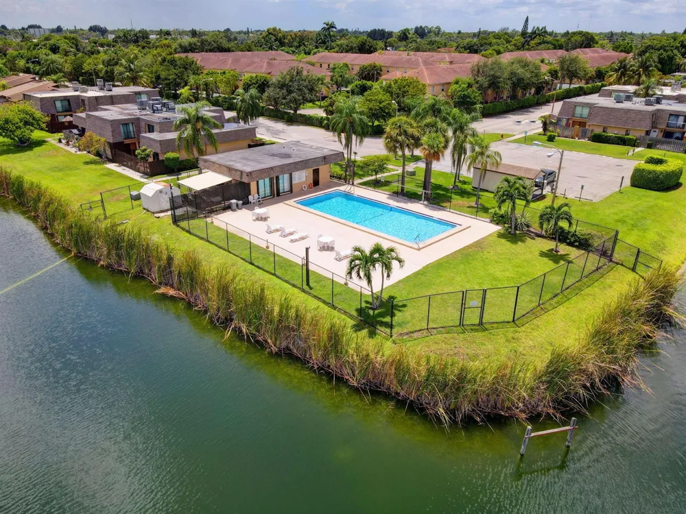 1201 WATERVIEW CIRCLE #12a Palm Springs, FL 33461