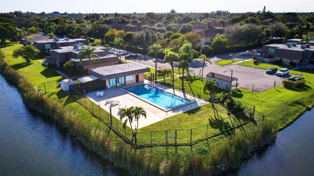 1201 WATERVIEW CIRCLE #12a Palm Springs, FL 33461