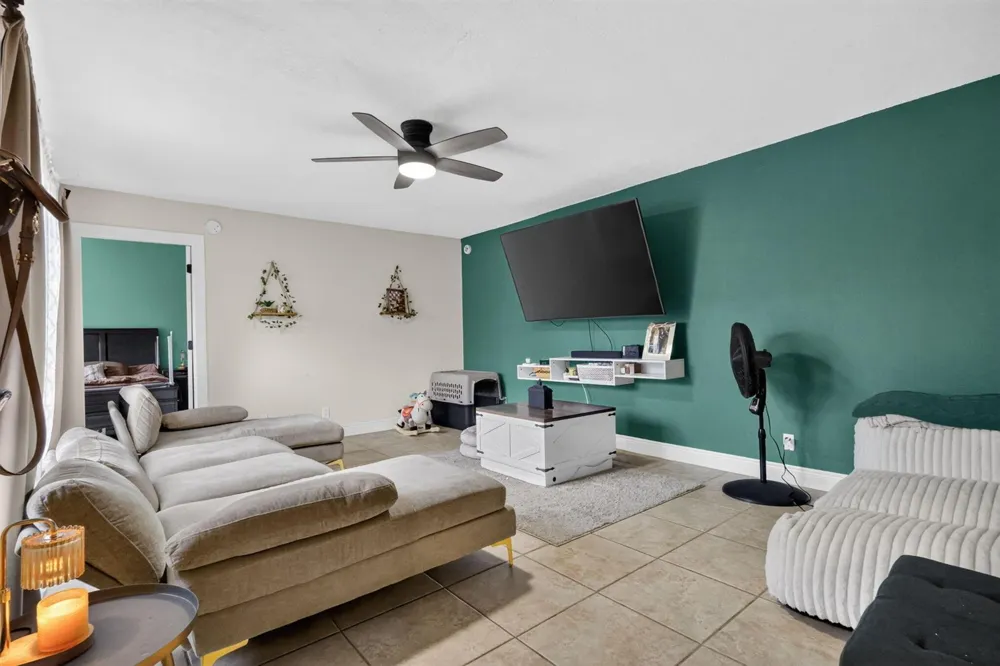 1201 WATERVIEW CIRCLE #12a Palm Springs, FL 33461