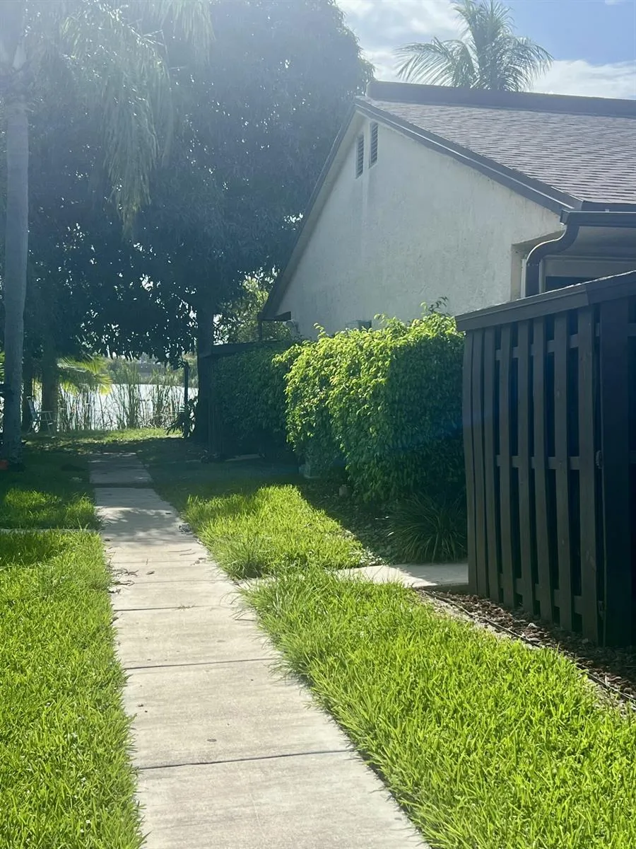3104 Waterview Circle Palm Springs, FL 33461