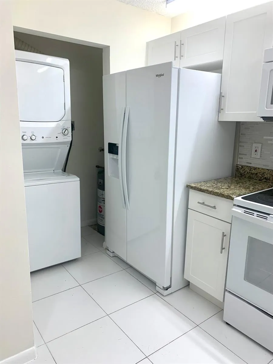 3104 Waterview Circle Palm Springs, FL 33461