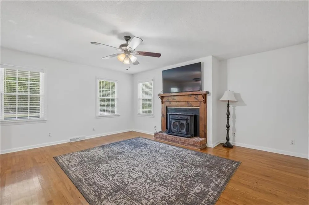 591 Old Taylorsville Rd Aragon, GA 30104