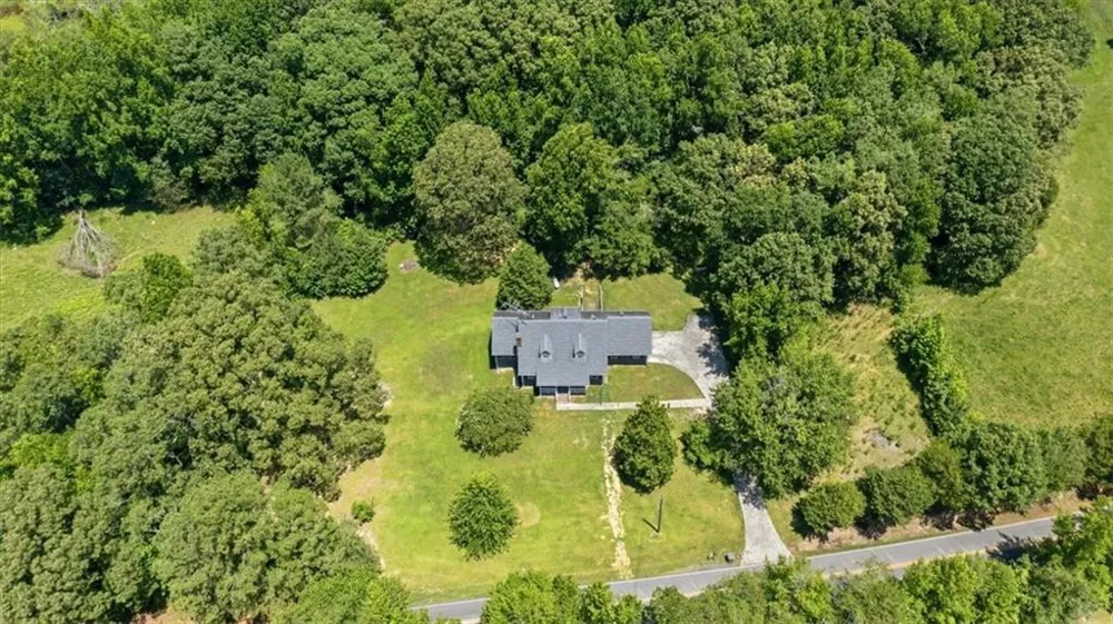 591 Old Taylorsville Rd Aragon, GA 30104