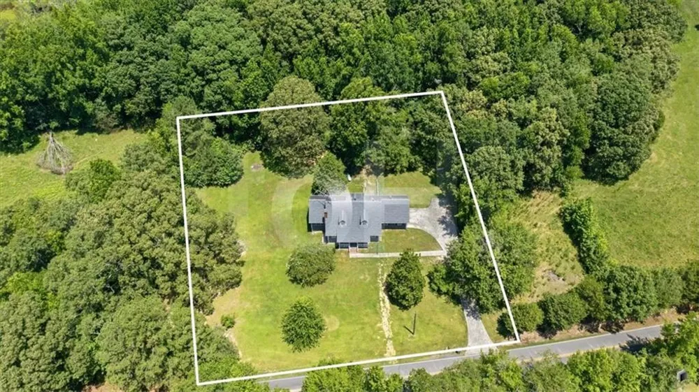 591 Old Taylorsville Rd Aragon, GA 30104