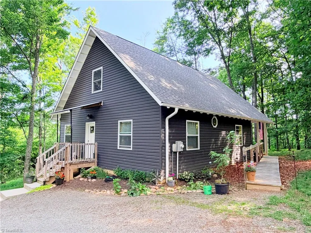 74 Forest Lane Ennice, NC 28623