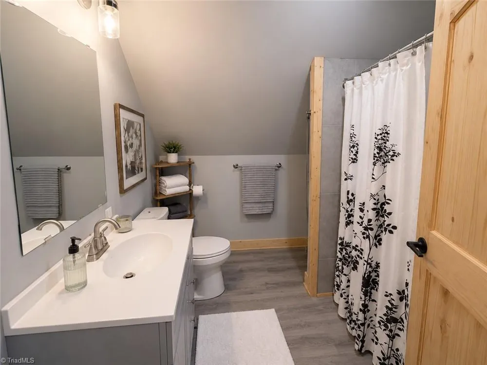 74 Forest Lane Ennice, NC 28623