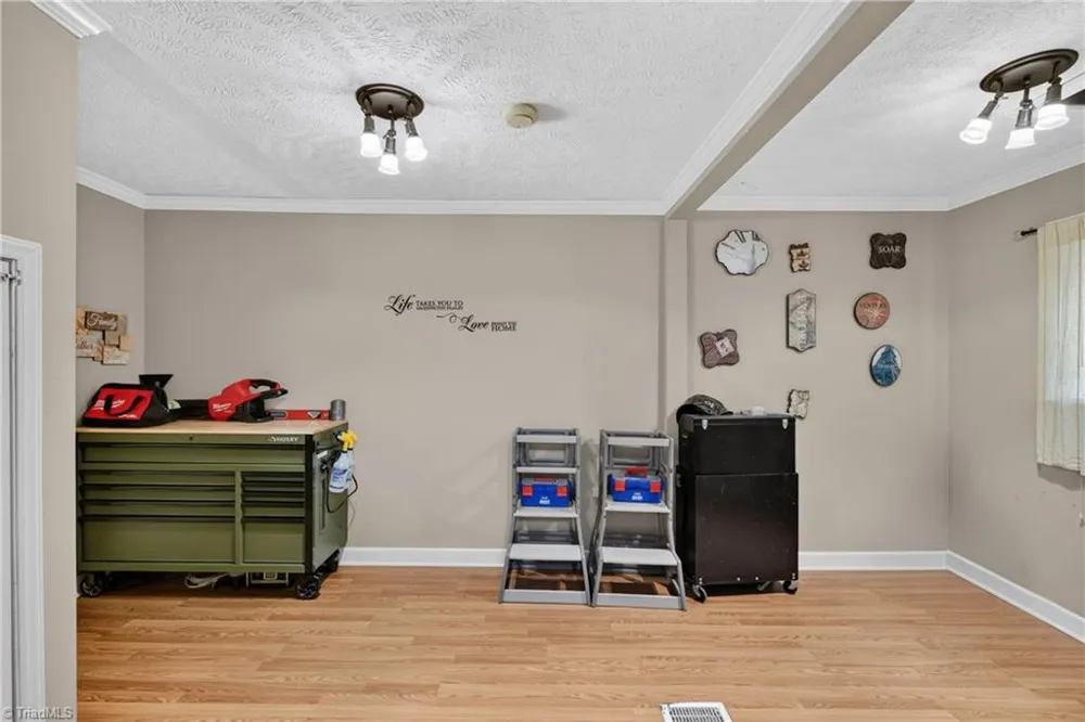 2441 Cunningham Road Thomasville, NC 27360