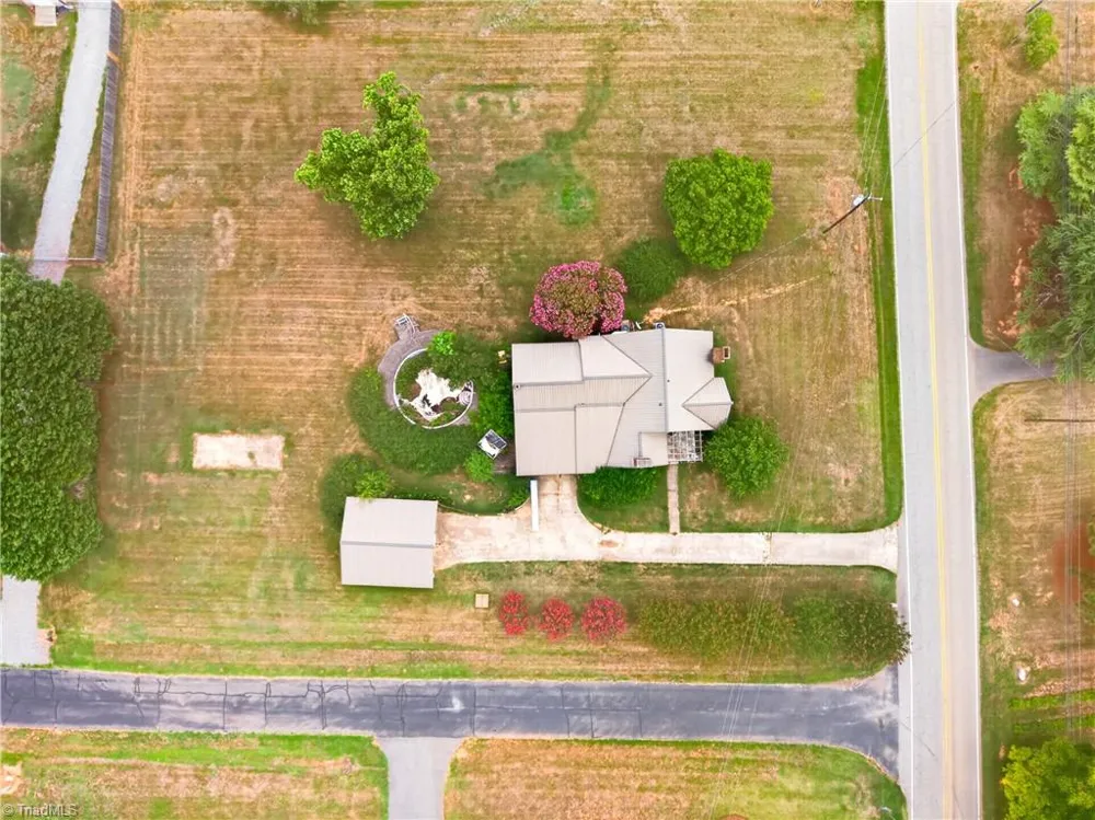 2441 Cunningham Road Thomasville, NC 27360