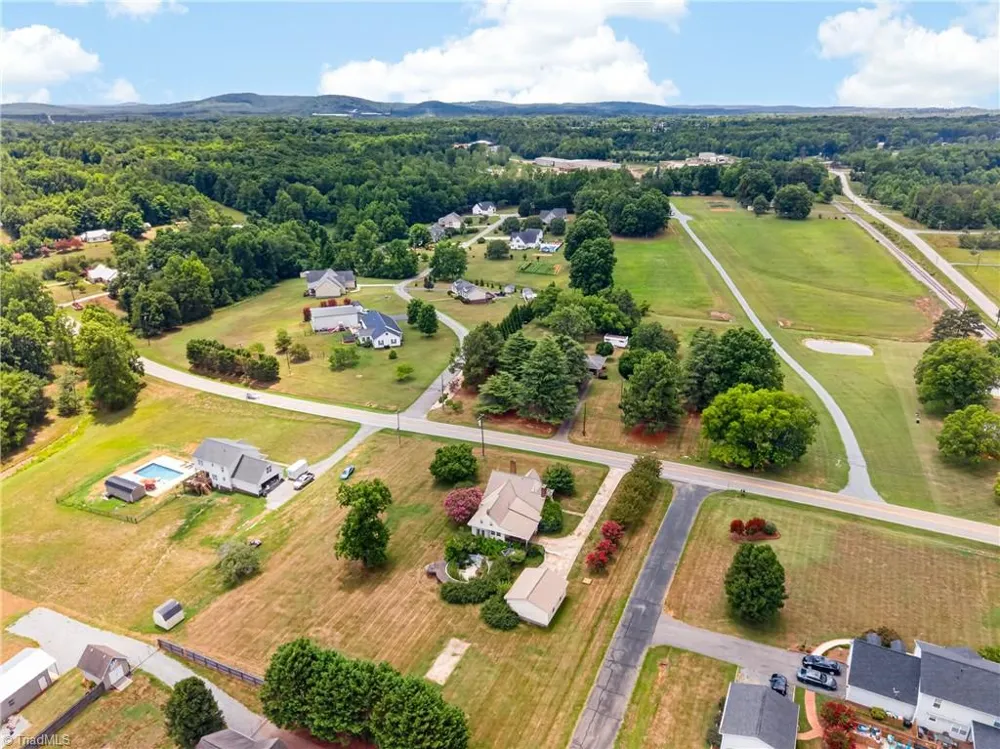 2441 Cunningham Road Thomasville, NC 27360