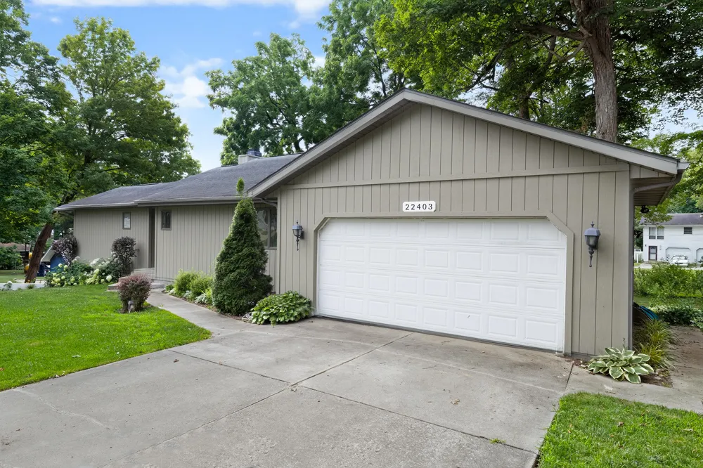 22403 Maple Row Street Cassopolis, MI 49031