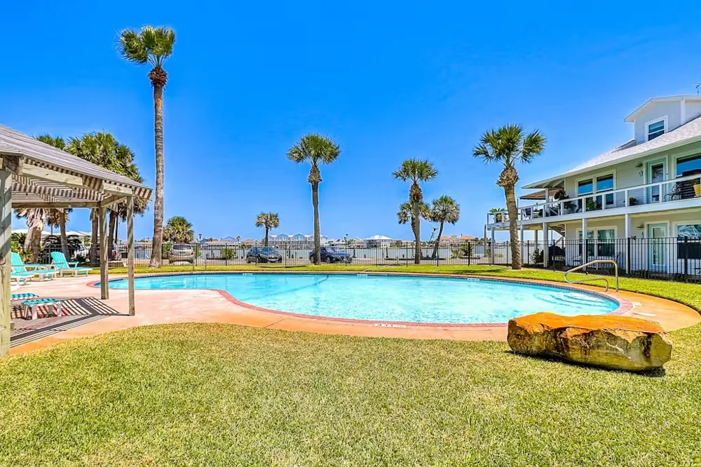 71 Nassau Drive #402 Rockport, TX 78382