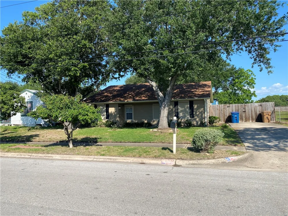 5621 Burton Corpus Christi, TX 78411