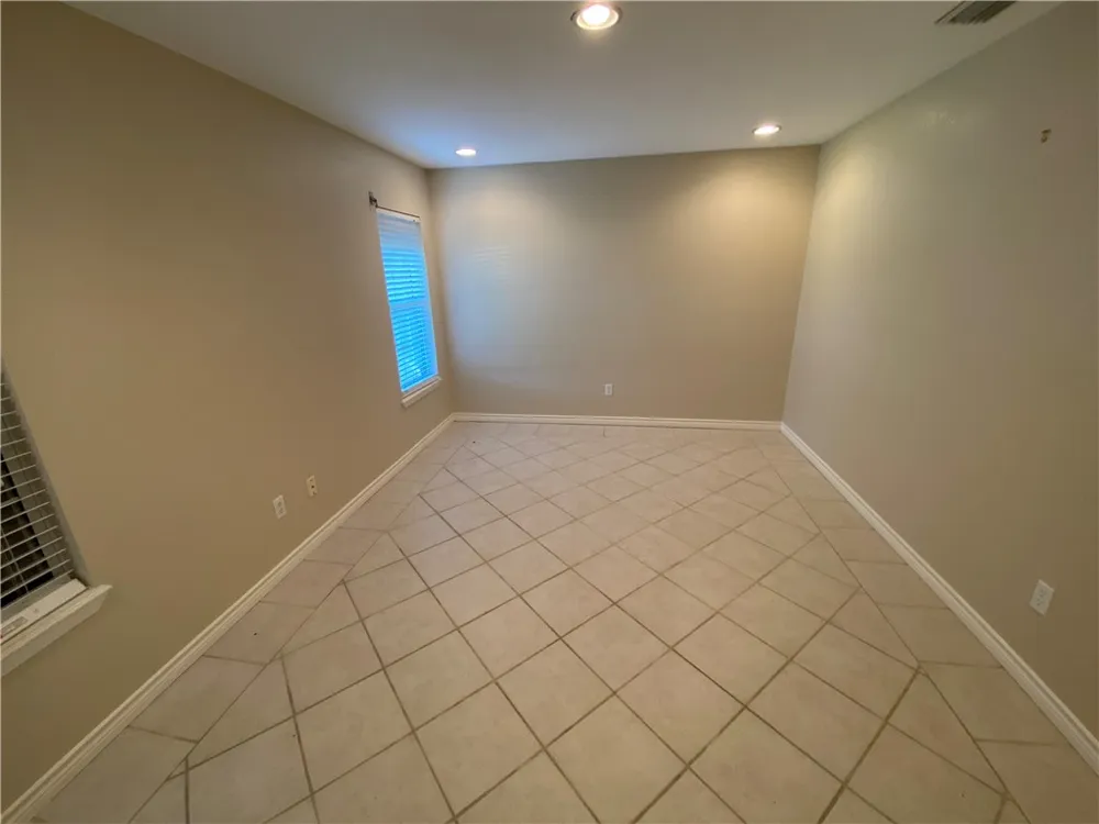 5621 Burton Corpus Christi, TX 78411