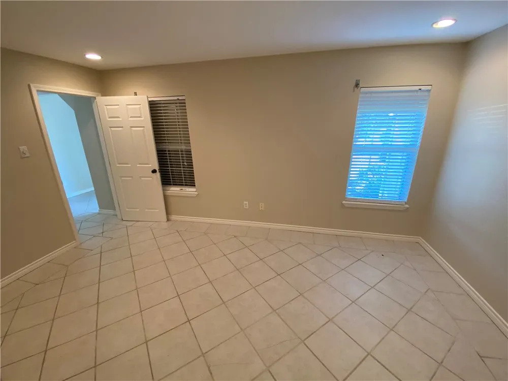 5621 Burton Corpus Christi, TX 78411