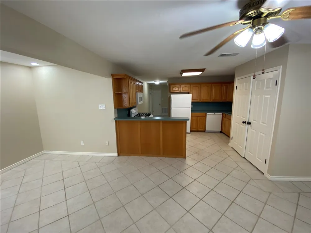 5621 Burton Corpus Christi, TX 78411