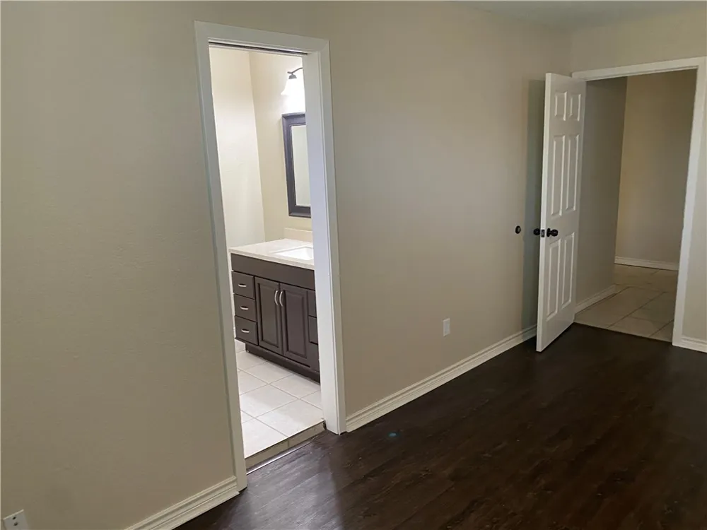 5621 Burton Corpus Christi, TX 78411