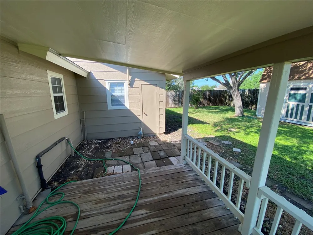 5621 Burton Corpus Christi, TX 78411